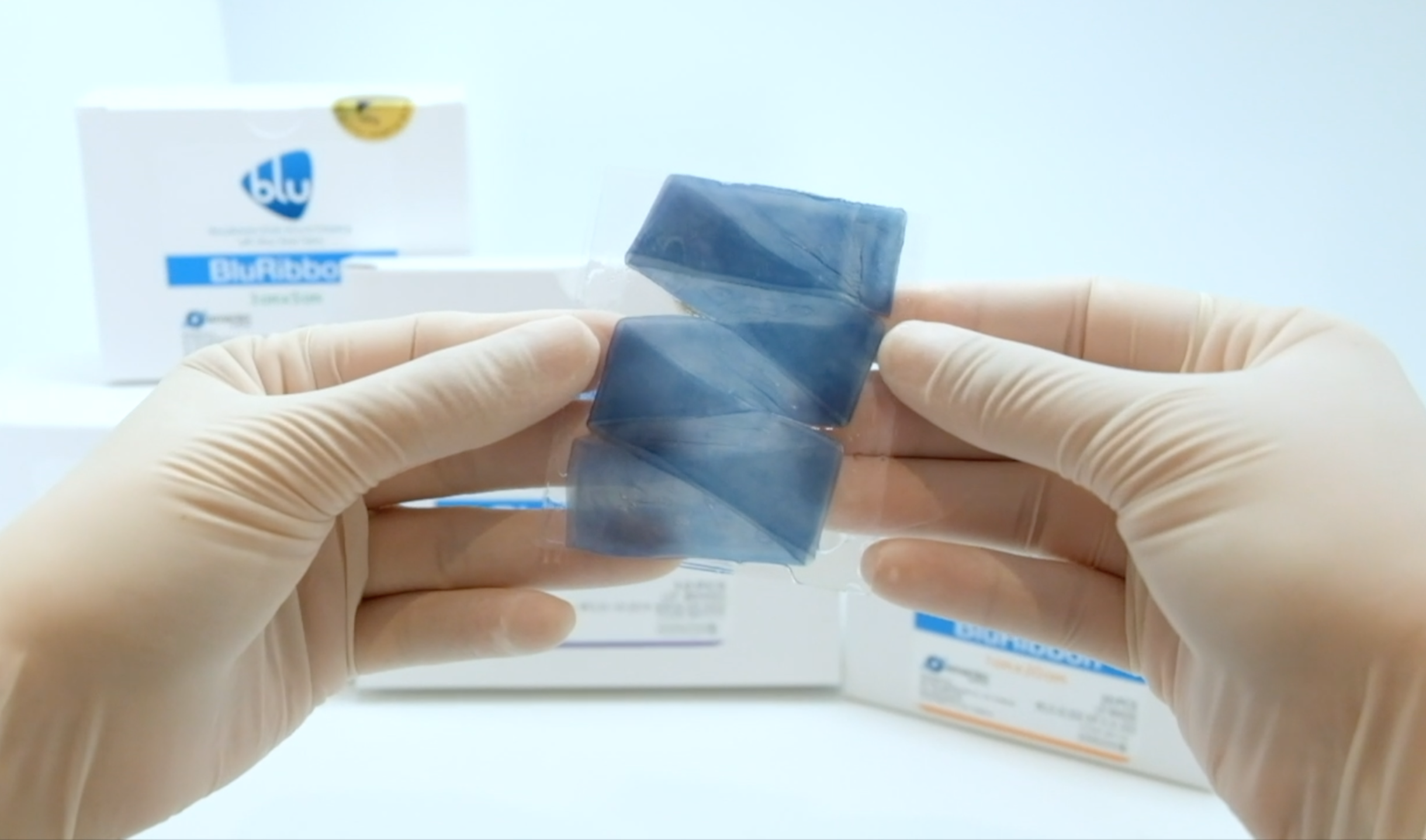 Blueribbon wound dressing